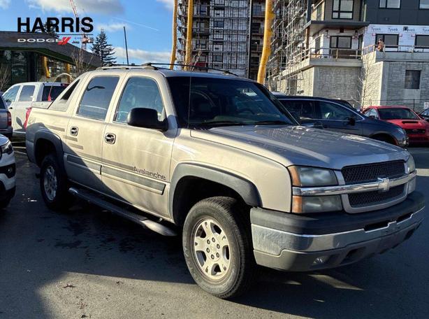 2004 Chevrolet Avalanche 1500 5dr Crew Cab 130 WB 4WD | No Reported Accidents! image 1