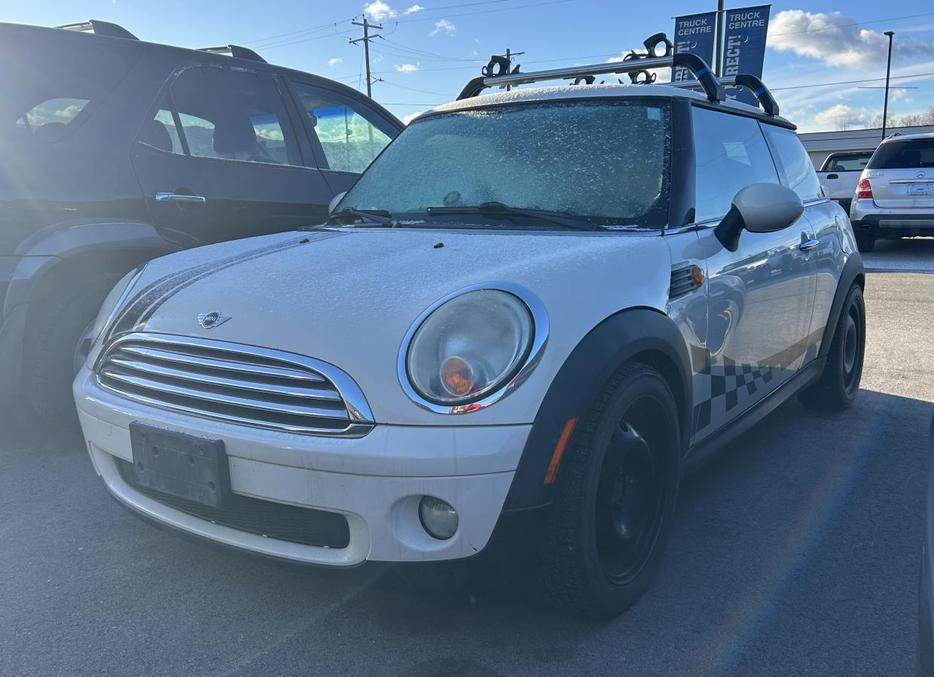 2008 MINI Cooper Hardtop Base AUTO, KEYLESS ENTRY, BLACK LEATHER INTERIOR, TWO D display photo