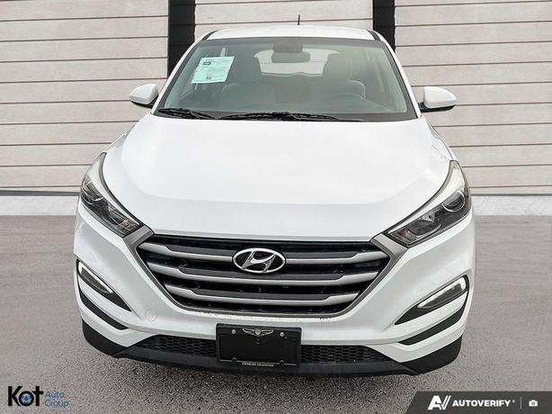 2017 Hyundai Tucson Base KEYLESS ENTRY! POWER OPTIONS! BACKUP CAMERA! image 2