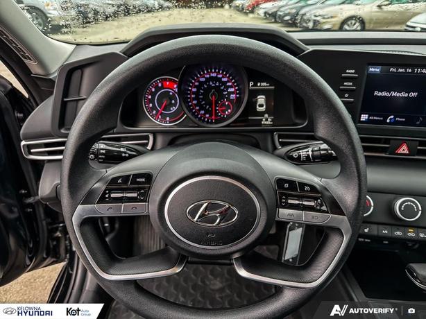 2022 Hyundai Elantra Essential ! NO ACCIDENT! BACKUP CAMERA! GREAT ON GAS! image 7