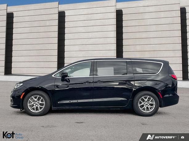 2024 Chrysler Pacifica Touring FWD ONLY 30,657 KMS! FULLY INSPECTED! V6! UCONNEC image 3