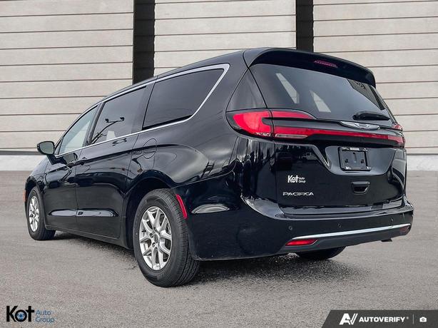 2024 Chrysler Pacifica Touring FWD ONLY 30,657 KMS! FULLY INSPECTED! V6! UCONNEC image 4