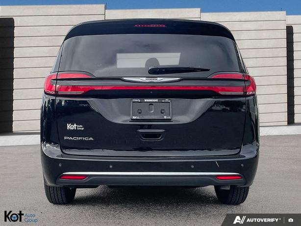 2024 Chrysler Pacifica Touring FWD ONLY 30,657 KMS! FULLY INSPECTED! V6! UCONNEC image 5