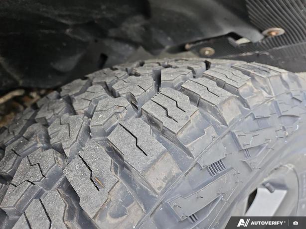 2019 RAM 1500 Classic Express 4x4 Crew Cab 5'7 Box | One Owner! image 7