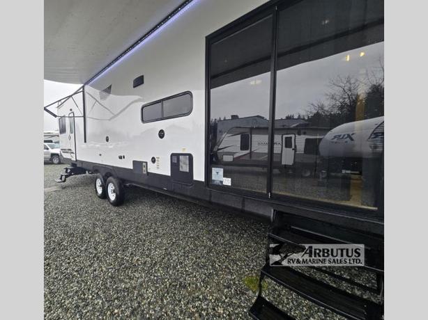 Used 2022 Forest River RV Wildwood Lodge 40FDEN image 6