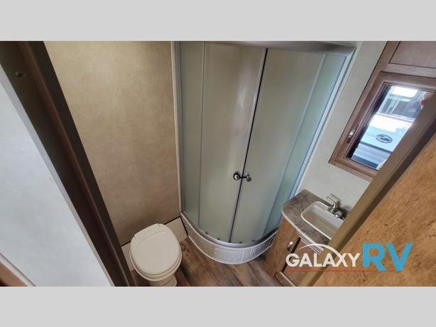 Used 2017 Forest River RV Wildwood 201BHXL image 6