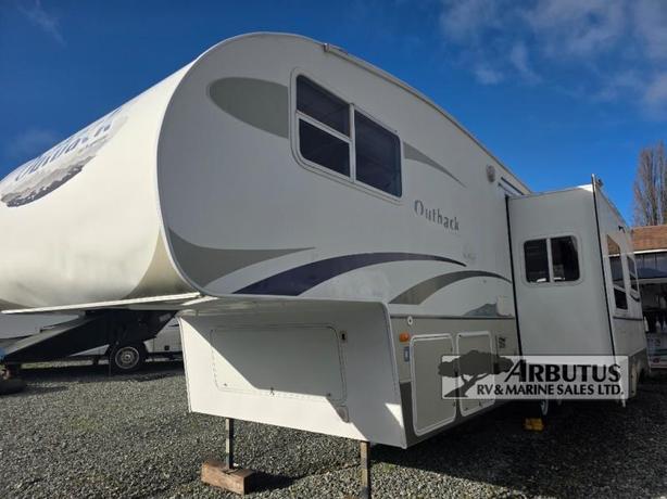 Used 2005 Keystone RV Outback Sidney Edition 28FRLS image 5