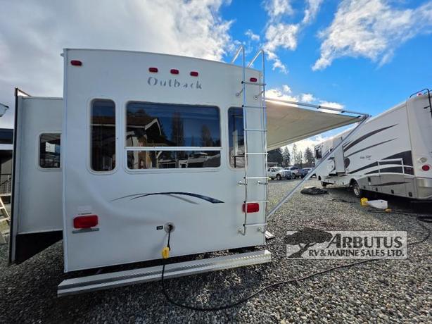 Used 2005 Keystone RV Outback Sidney Edition 28FRLS image 6