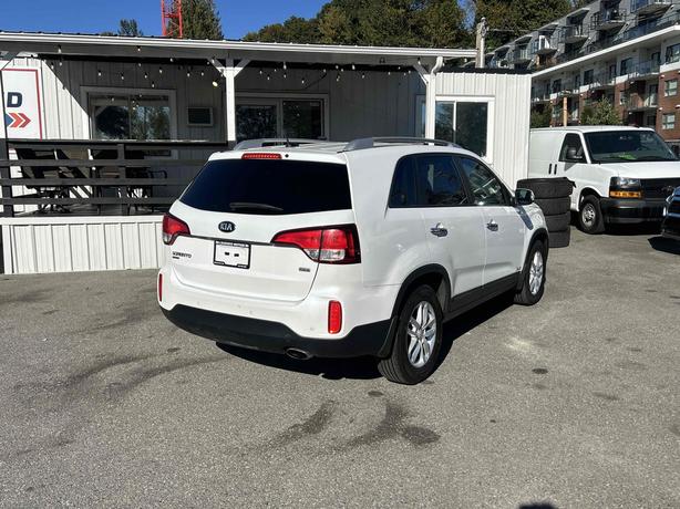 2014 KIA Sorento image 8