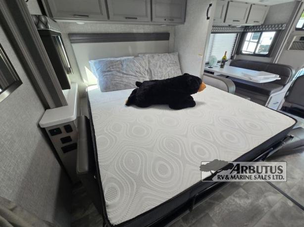 Used 2023 Thor Motor Coach Echelon LC25 image 7