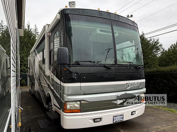 Used 2003 Fleetwood RV Discovery 39L image 1