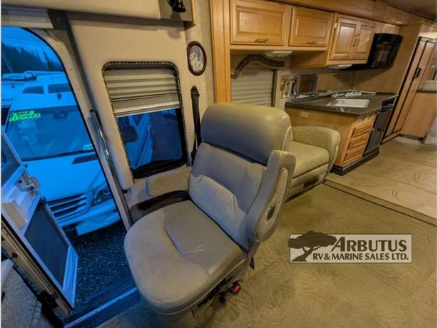 Used 2003 Fleetwood RV Discovery 39L image 7