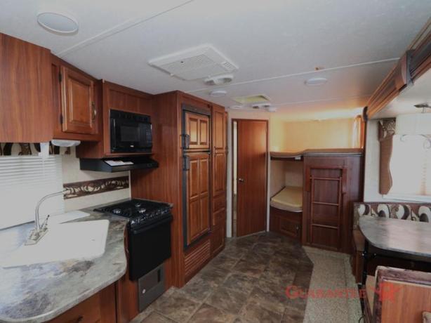 Used 2014 Keystone RV Cougar 28BHS image 7