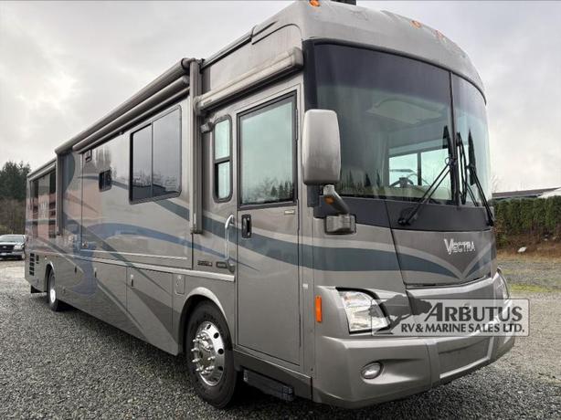 Used 2005 Winnebago Vectra 40 KD image 1