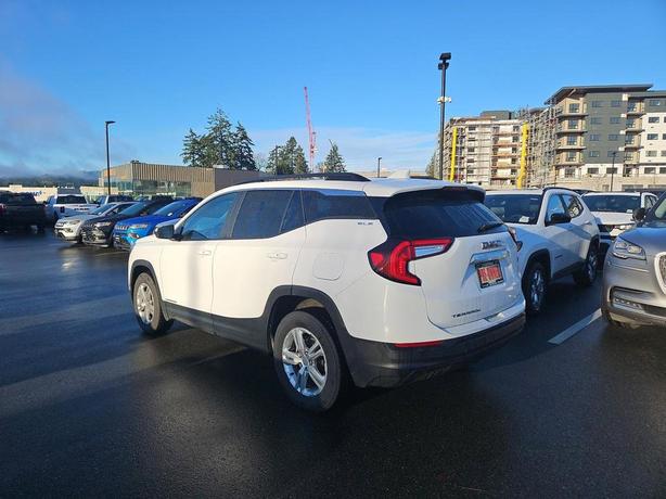 2024 GMC Terrain AWD 4dr SLE | Back-Up Camera | No Reported Accidents! image 4