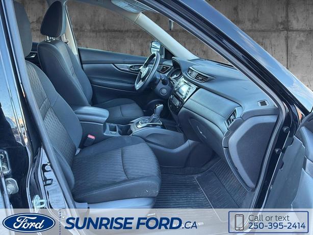 2017 Nissan Rogue SV - SLEEK DESIGN, SMOOTH RIDE, AND IMPRESSIVE FUEL ECONOMY image 8