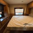 Used 2013 Newmar Bay Star Sport 3310 thumbnail image 8