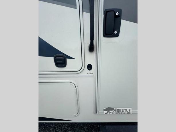 Used 2022 Coachmen RV Mirada 32LS image 3