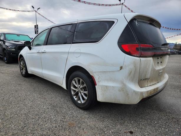 2023 Chrysler Pacifica Touring L | ALL WHEEL DRIVE | Power Liftgate | Power Slid image 4