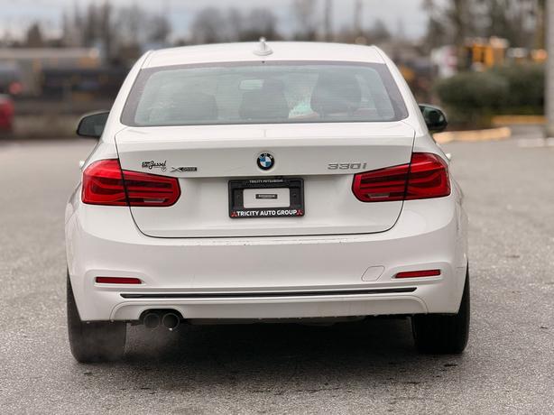 2018 BMW 3 Series 330i xDrive - Navigation, Sunroof, Memory Seats image 7