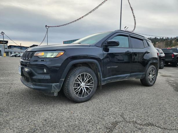 2025 Jeep Compass Altitude | Panoramic Sunroof | Alpine Speaker System | Power L image 1