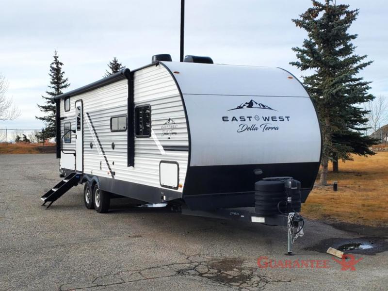 Used 2024 EAST TO WEST Della Terra 262BH display photo