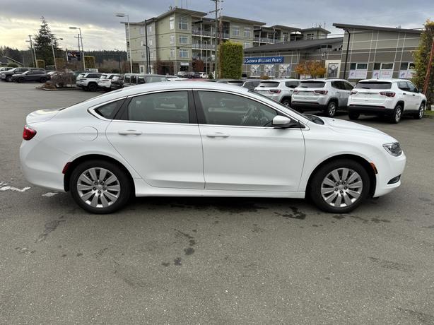 2017 Chrysler 200 LX image 6