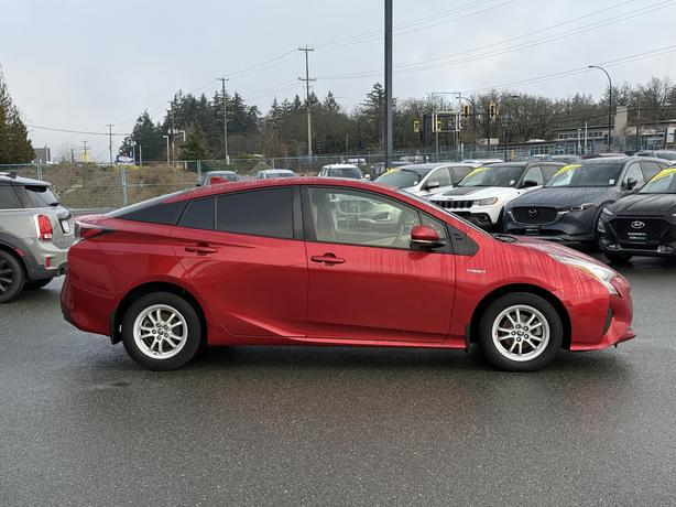 2018 Toyota Prius Technology- Heated Seats & Power Moonroof image 5