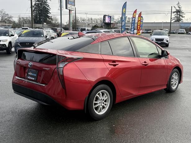 2018 Toyota Prius Technology- Heated Seats & Power Moonroof image 6