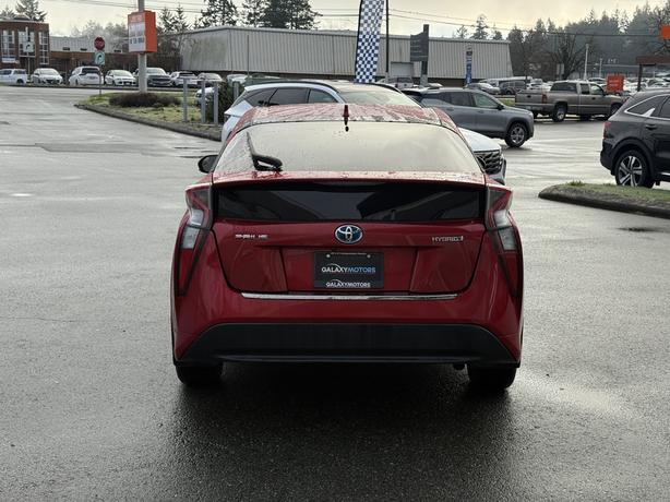 2018 Toyota Prius Technology- Heated Seats & Power Moonroof image 7