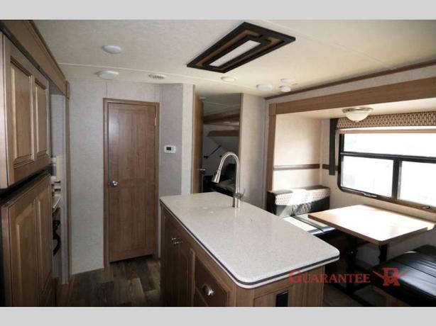 Used 2017 Forest River RV Rockwood Signature Ultra Lite 8327SS image 8