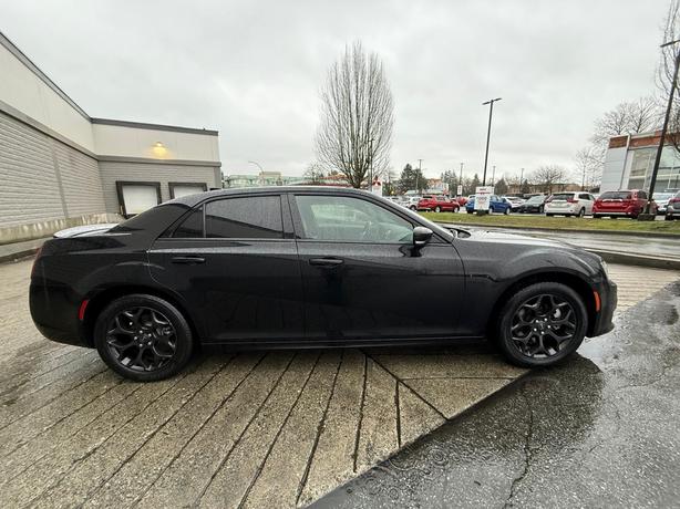 2021 Chrysler 300 S - Parking Sensors, Leather, Heated Seats image 6