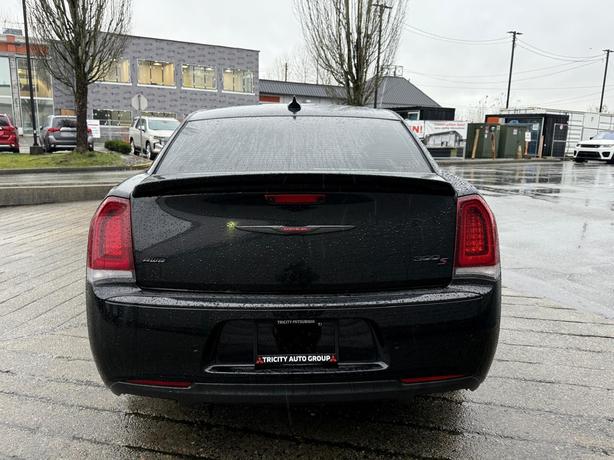 2021 Chrysler 300 S - Parking Sensors, Leather, Heated Seats image 8