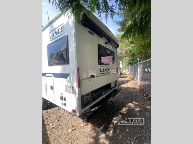 Used 2022 Lance Lance Travel Trailers 2075 image 7