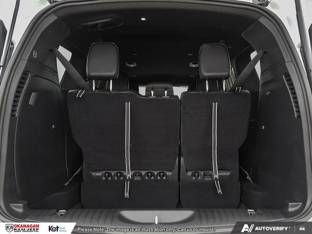 2026 Chrysler Grand Caravan SXT | LEATHER | DEMO CLEAROUT - FREE WINTER TIRES! d image 7