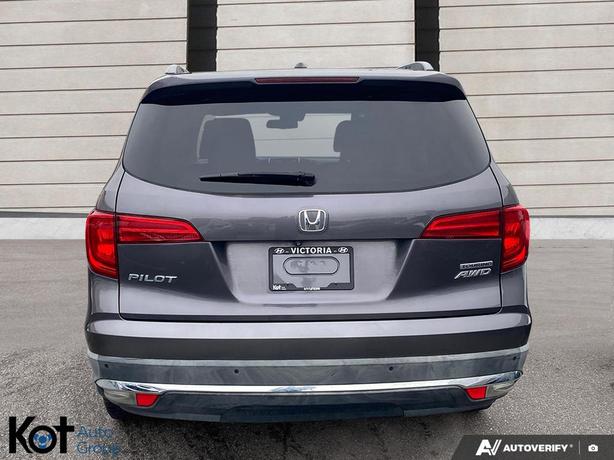 2017 Honda Pilot Touring PANORAMIC SUNROOF! LEATHER SEATING! POWER TAILGATE! image 5