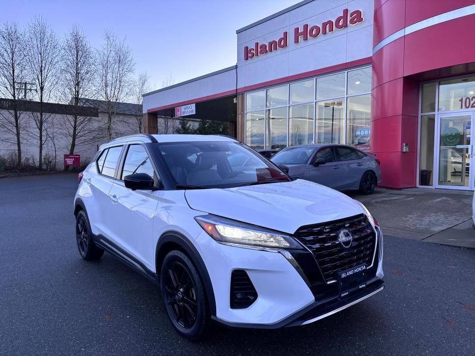 2024 Nissan Kicks SR display photo