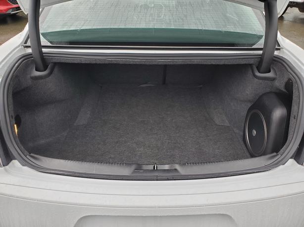 2023 Chrysler 300 Touring - No Accidents, Nav, Heated Seats image 8