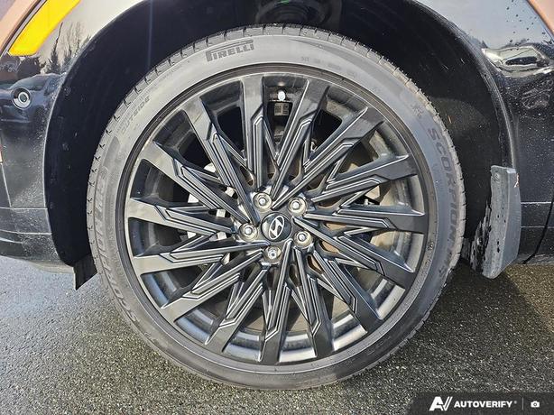 2024 Hyundai Santa Fe Ultimate Calligraphy AWD | One Owner | No Accidents! image 6
