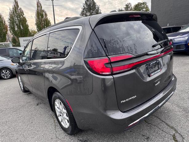 2022 Chrysler Pacifica Touring L - Parking Sensors, Leather, Heated Seats image 4