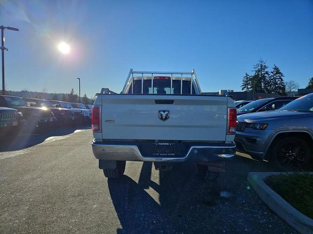 2018 RAM 3500 Laramie 4x4 Crew Cab 6'4 Box | No Reported Accidents! image 5