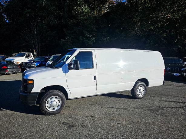 2013 Ford  E-Series Cargo Van Commercial image 2