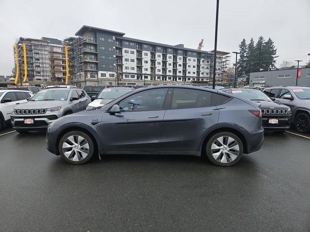 2023 Tesla Model Y Long Range | Heated Seats | Panoramic Sunroof! image 3
