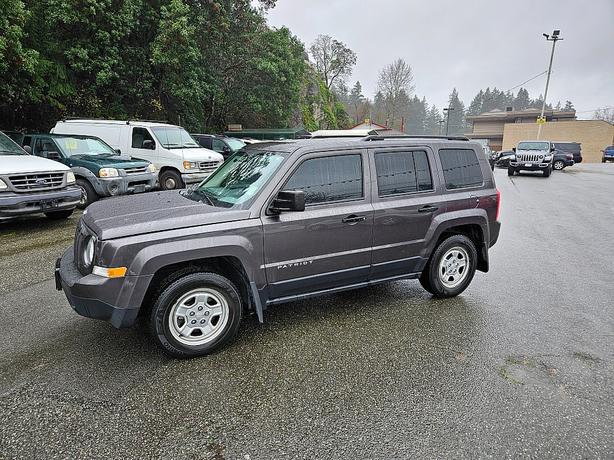 2017 Jeep  Patriot Sport image 3