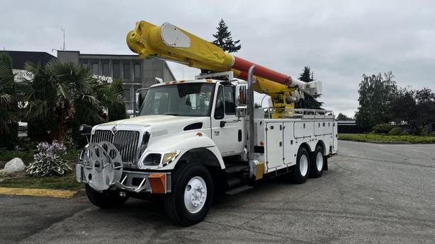 2006 International 7500 55 Foot Bucket truck With Air Brakes Diesel image 6