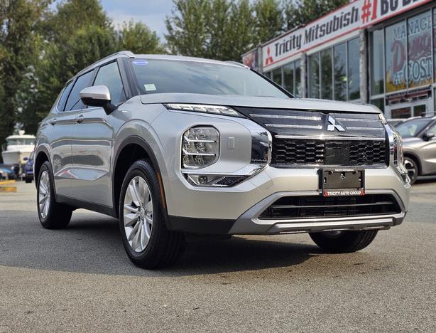 2025 Mitsubishi Outlander SE - Demo Discount Up To $5000 Off! image 3