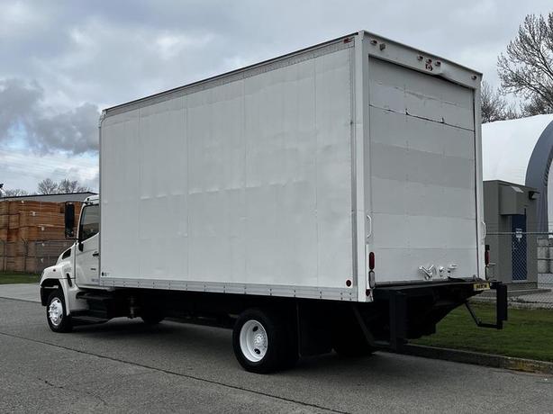 2006 Hino 268 Curtain Side 18 Foot Cube Van  With Power Tailgate 3 Seater Diesel image 7