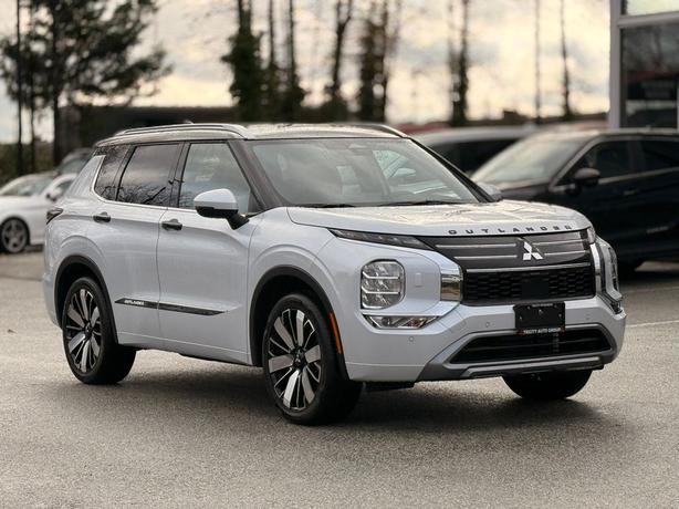 2025 Mitsubishi Outlander GT Premium - No Accidents, One Owner, Navigation image 4