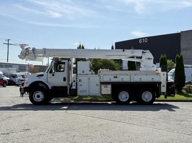 2006 International 7500 Diesel Altec Bucket Truck with Air Brakes image 5