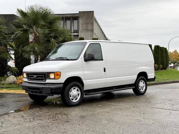 2006 Ford Econoline E-250 Cargo Van with 4.6L V8 image 5